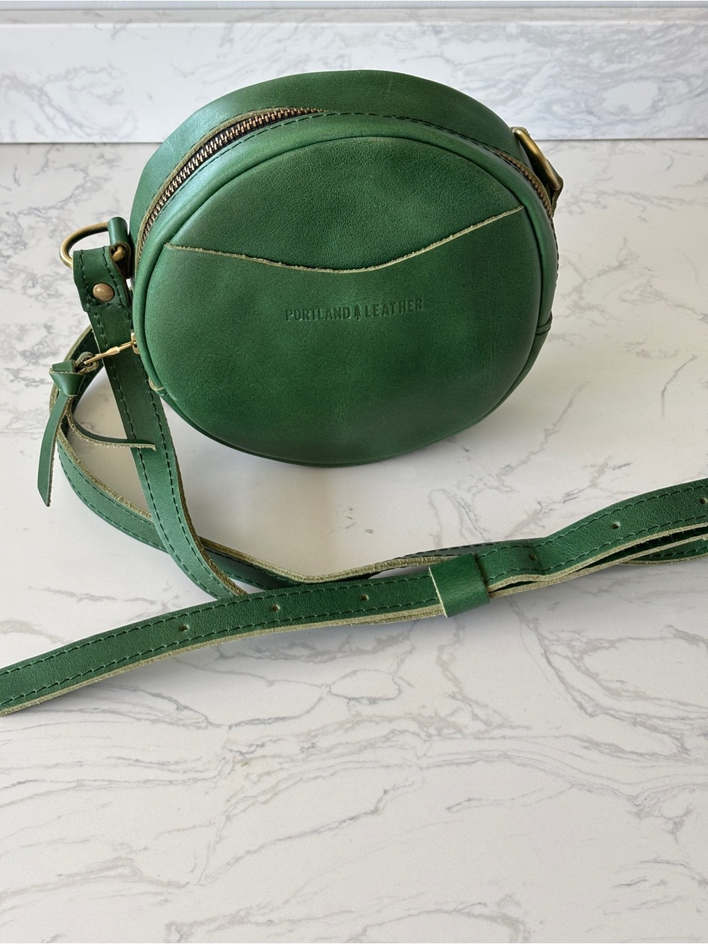 NWOT Portland Leather Green Round Crossbody Bag, sz Small - Picture 4 of 9